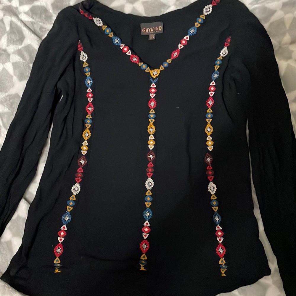 SHYANNE XS long sleeved boho Aztec print shirt, Flared sleeves towards wrist